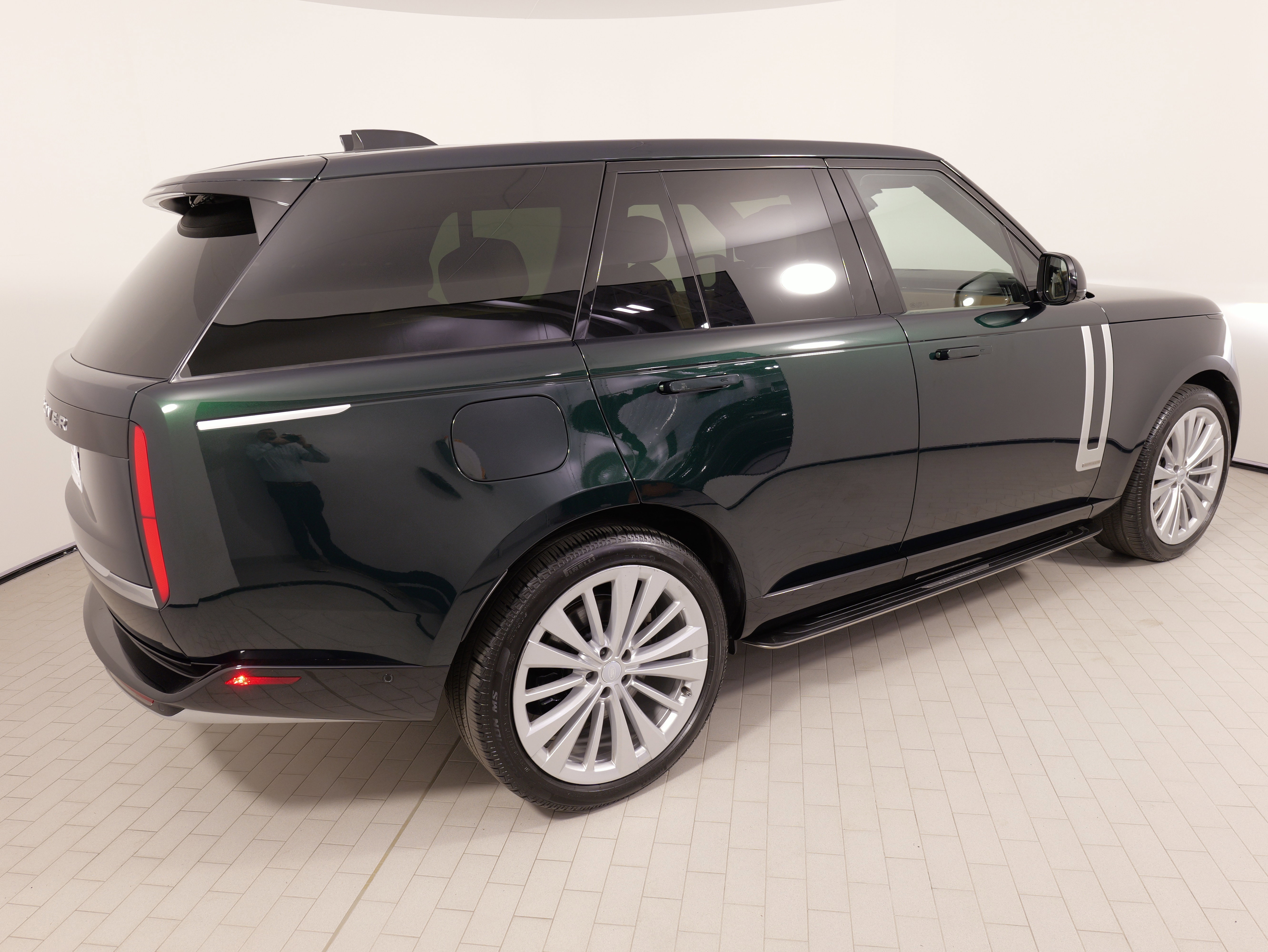 Used 2025 Land Rover Range Rover Autobiography image 10