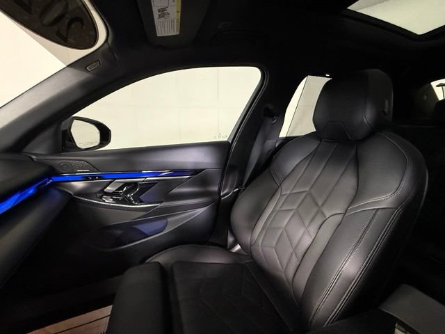 Used 2025 BMW 540i xDrive AWD/4WD image 18