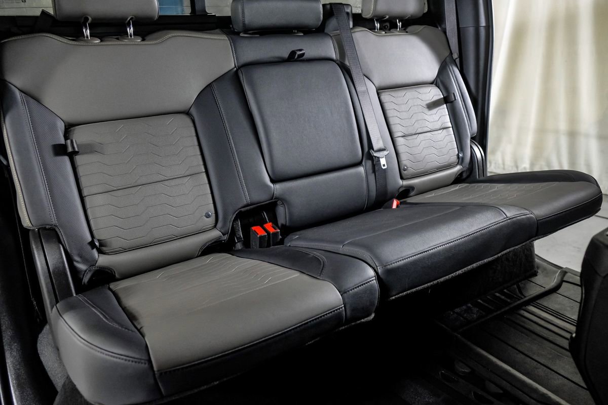 Used 2025 Chevrolet Silverado 2500 ZR2 w/ Technology Package image 31