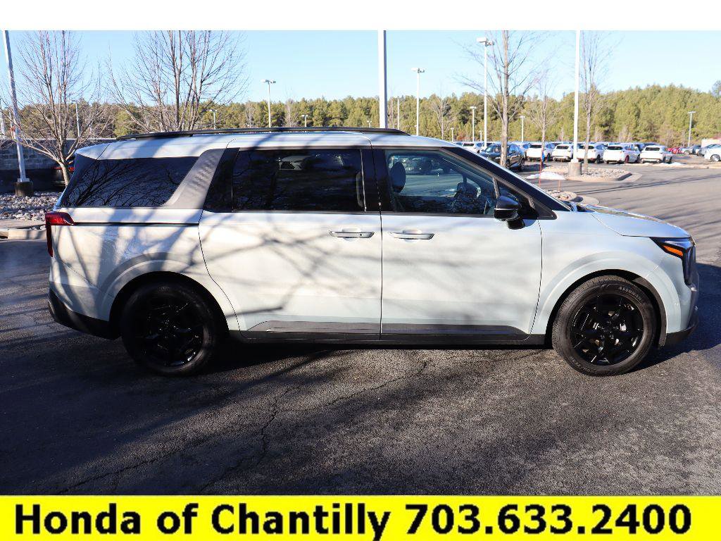 Used 2026 Kia Carnival SX w/ SX Dark Edition Package image 8