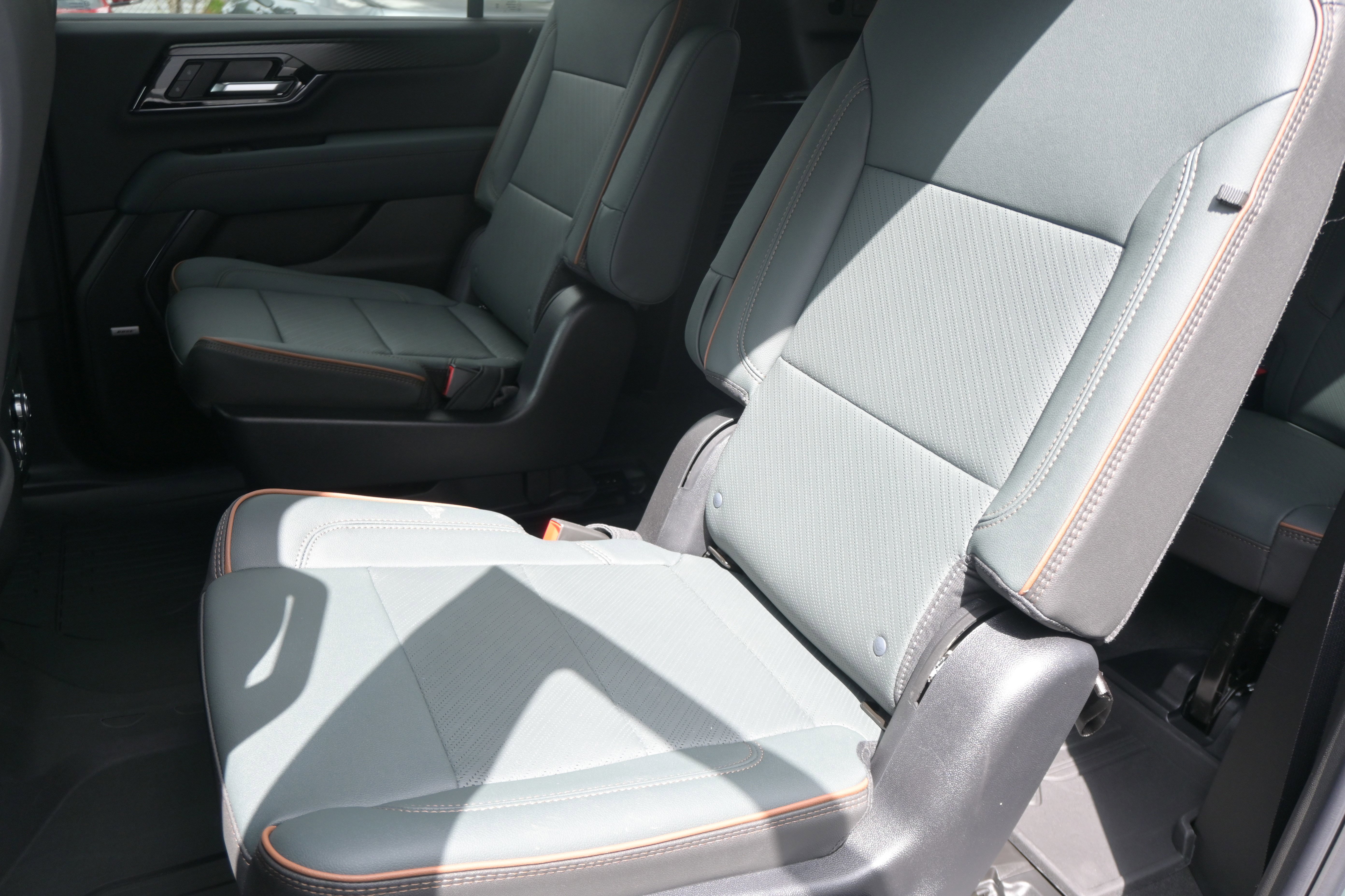 Used 2026 GMC Yukon XL AT4 w/ LPO, Floor Liner Package AWD/4WD image 32
