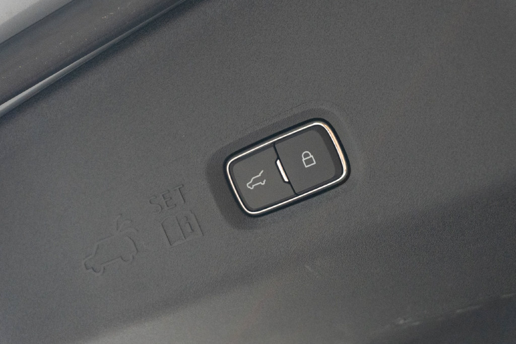 Used 2025 Ford Expedition Active RWD image 17