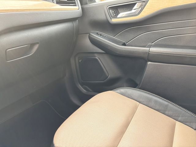 Used 2021 Ford Escape Titanium w/ Titanium Premium Package FWD image 18