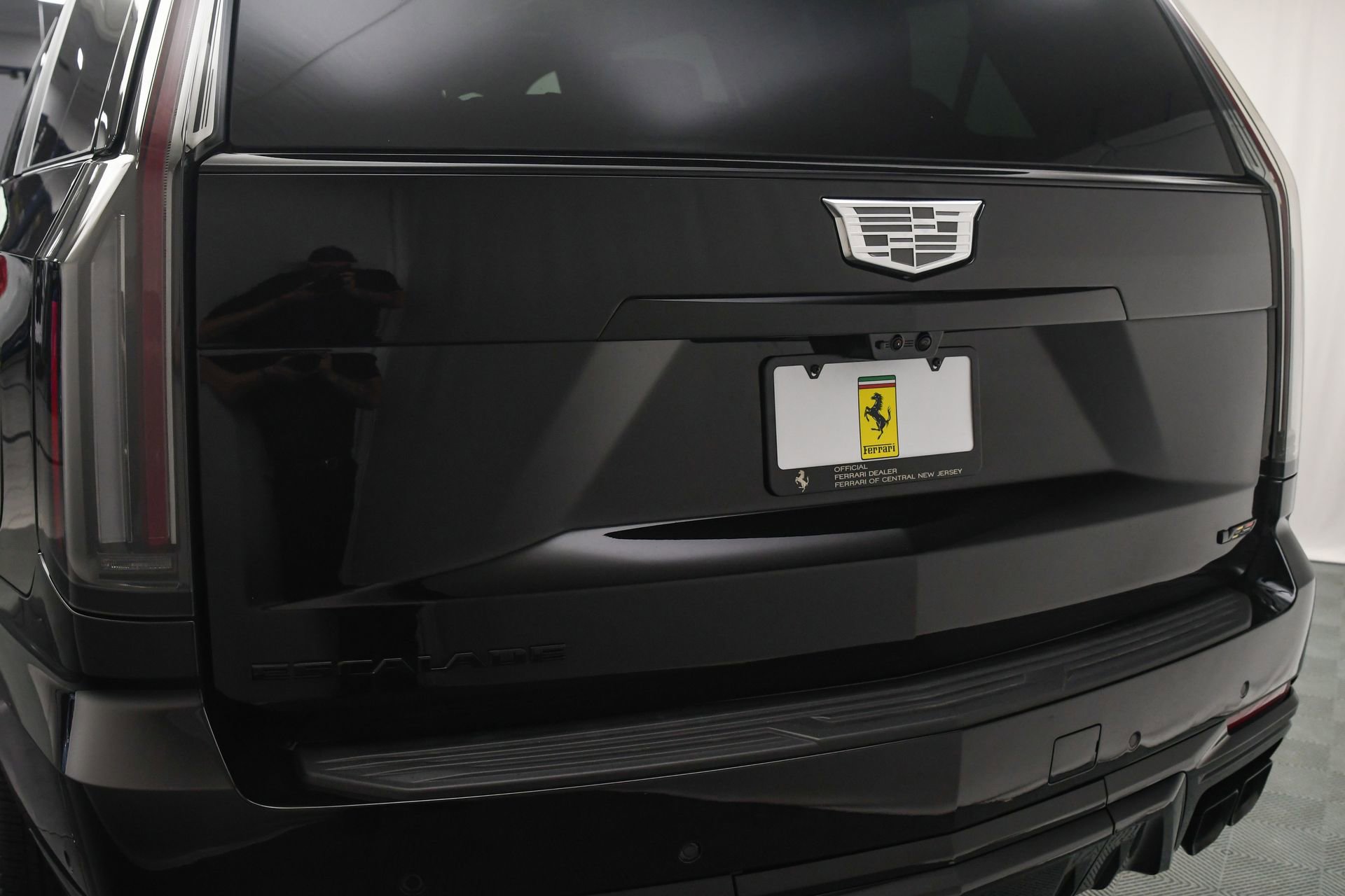 Used 2025 Cadillac Escalade V w/ LPO, ONYX Package image 27