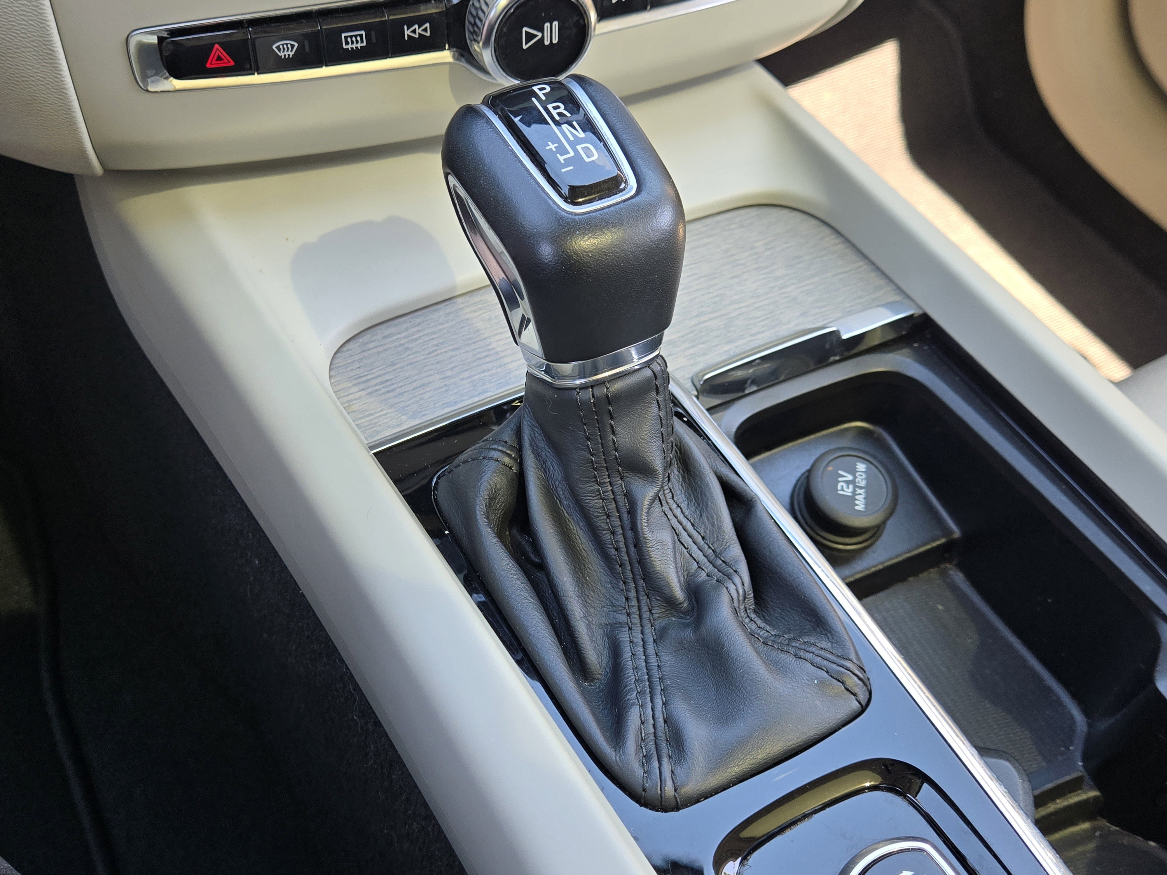 Used 2019 Volvo XC60 T5 Inscription image 23