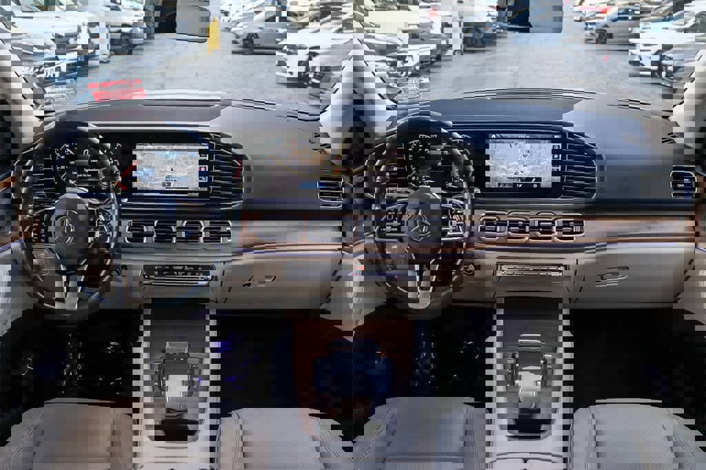 Used 2022 Mercedes-Benz GLE 350 4MATIC w/ Premium Package image 11