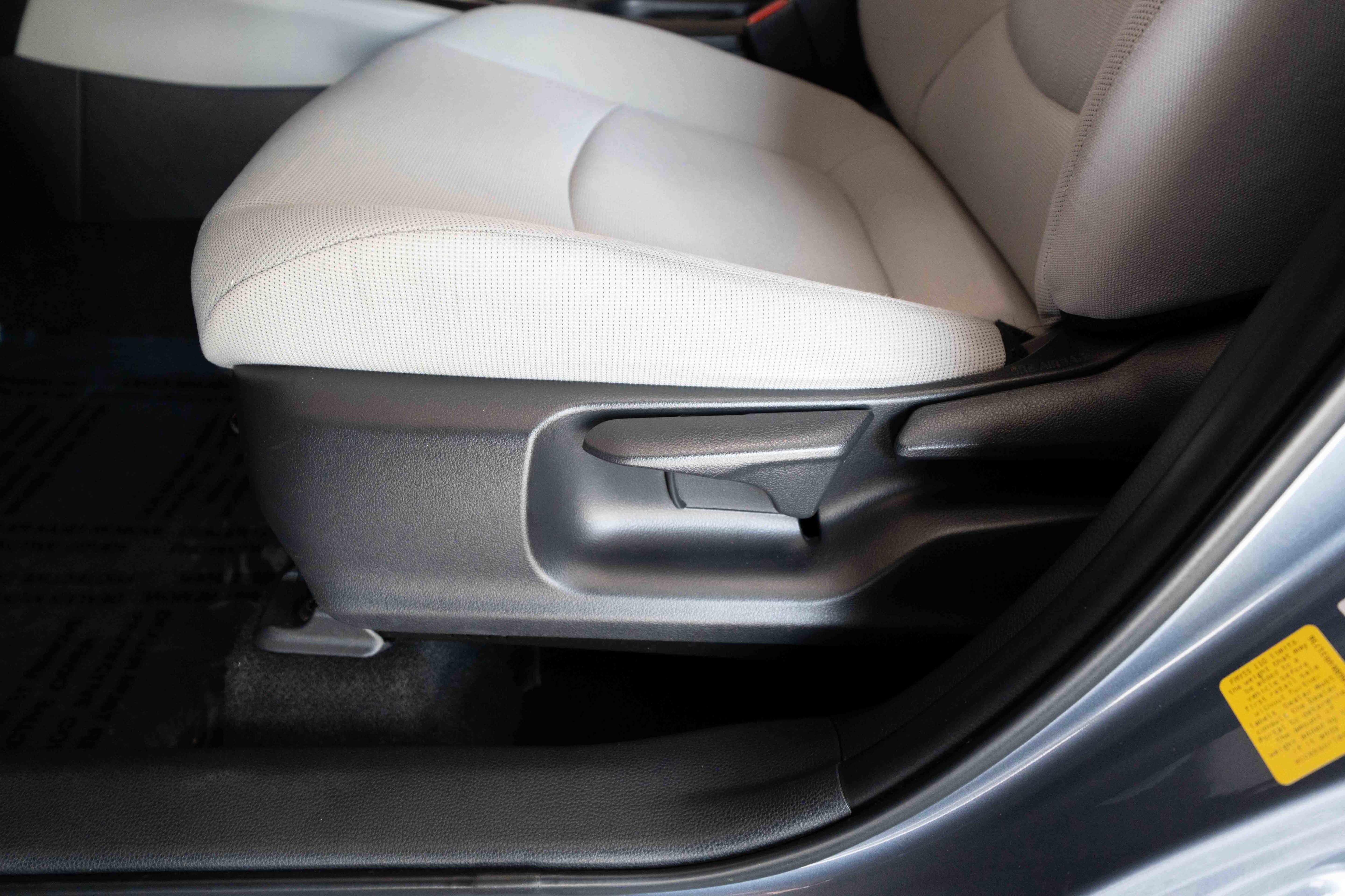 Used 2022 Toyota Corolla Cross L FWD image 12