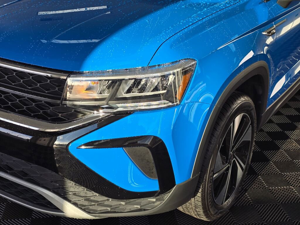 Used 2024 Volkswagen Taos SE image 11