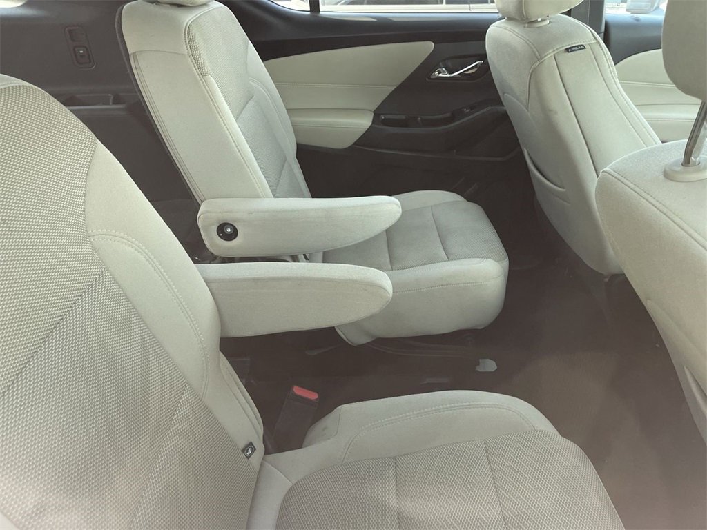 Used 2022 Chevrolet Traverse LT image 9