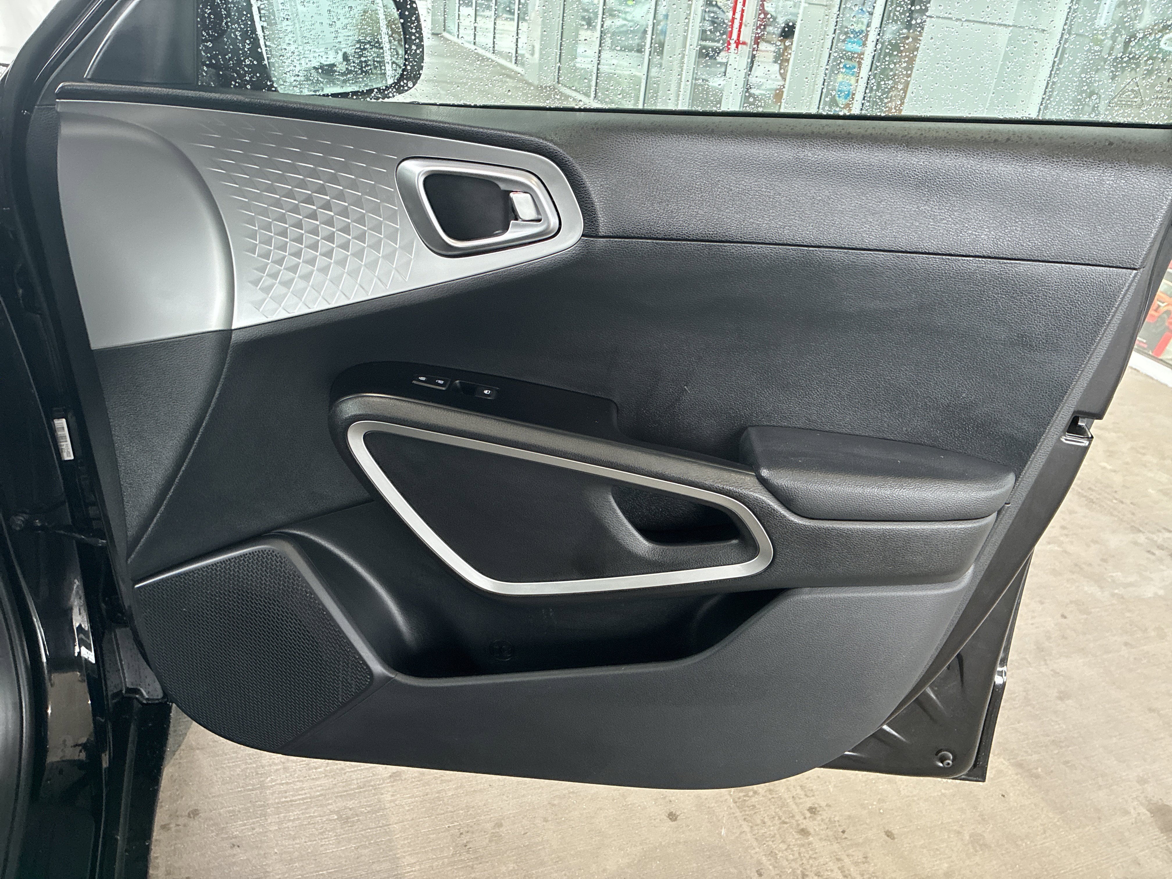 Used 2023 Kia Soul LX w/ LX Technology Package image 19