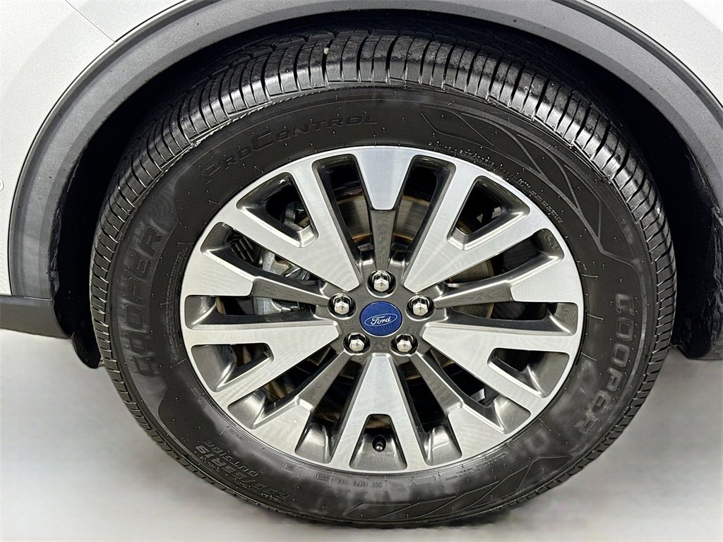 Used 2020 Ford Escape Titanium image 25