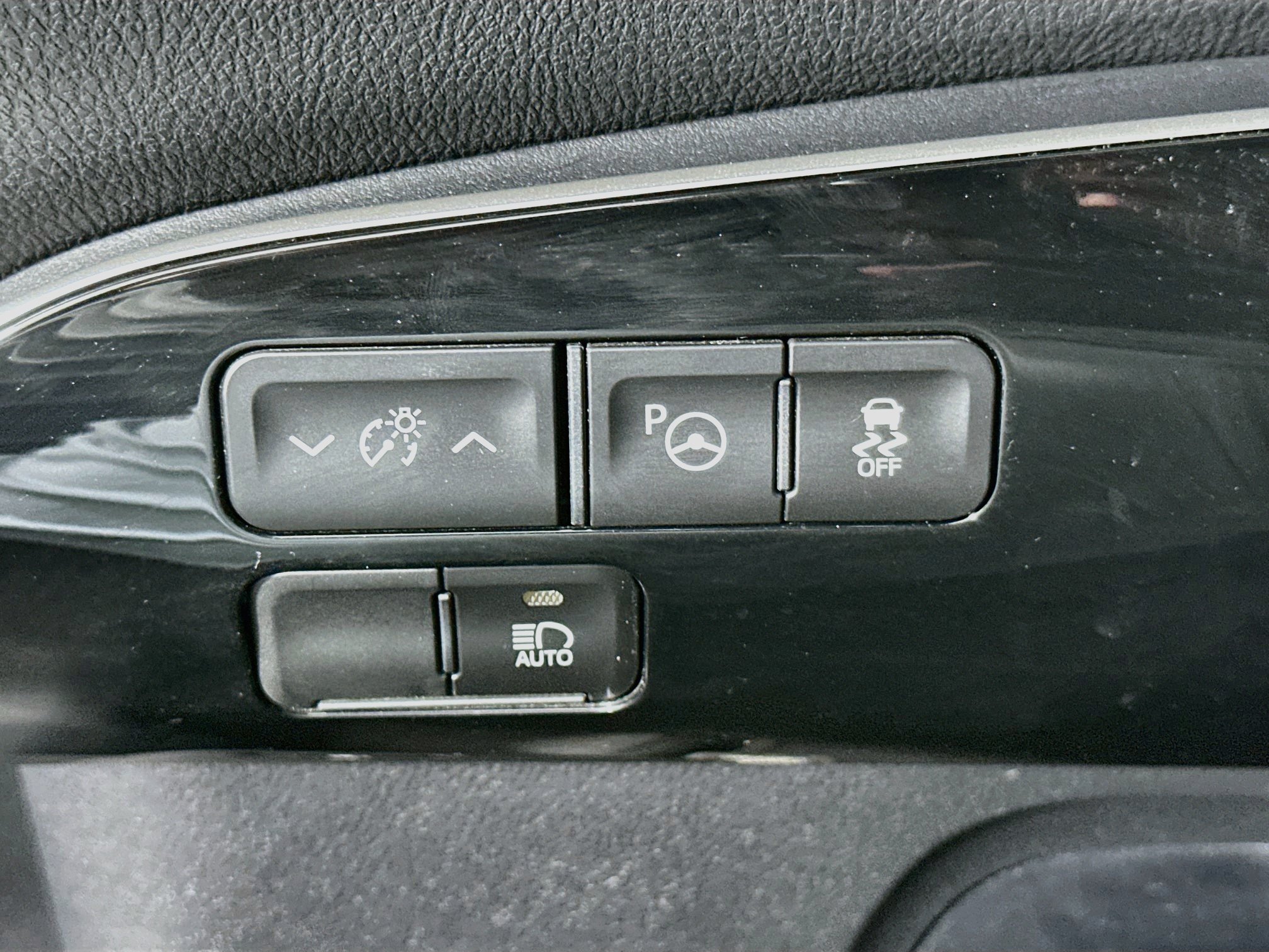 Used 2021 Toyota Prius LE w/ Carpet Mat Package (TMS) AWD/4WD image 17