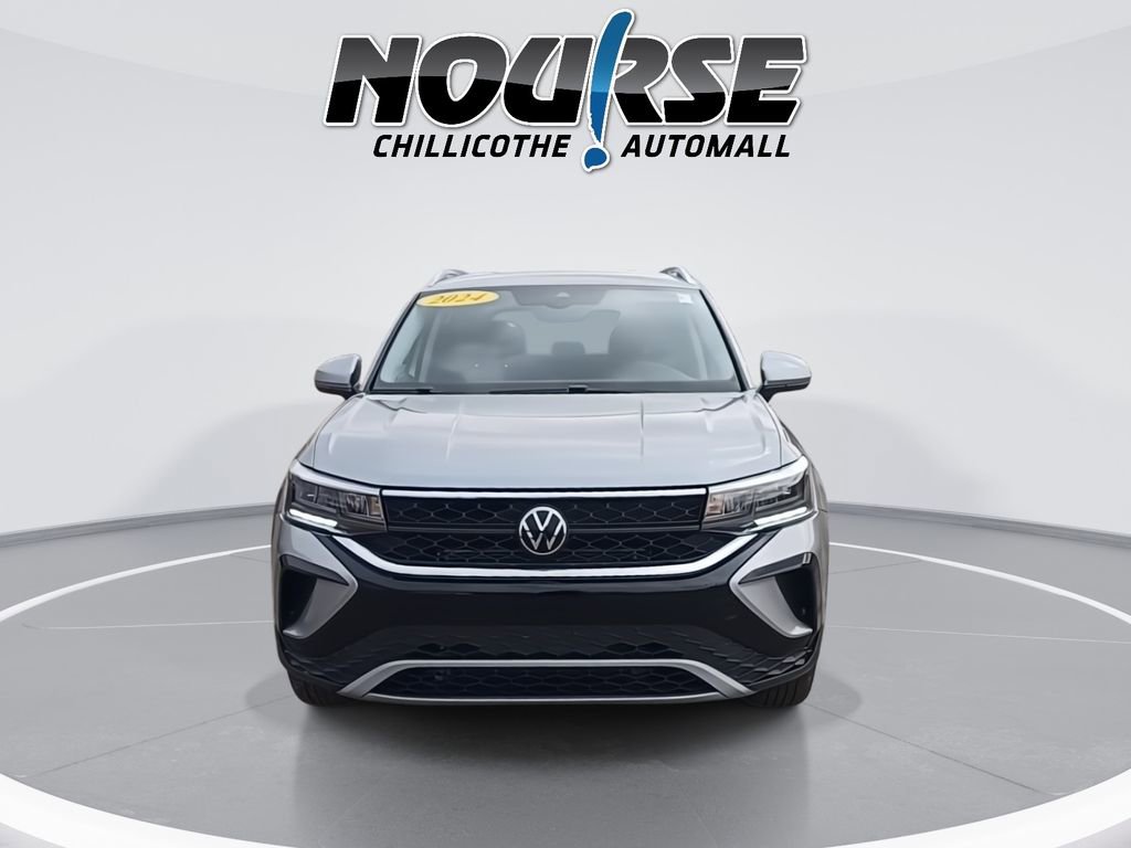 Used 2024 Volkswagen Taos SE image 3