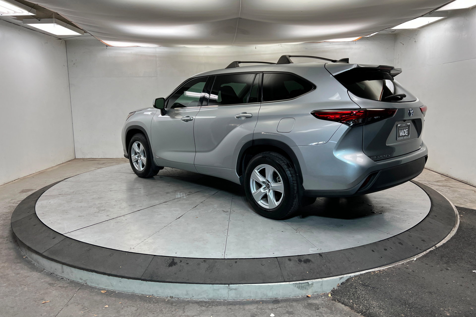 Used 2022 Toyota Highlander LE image 3