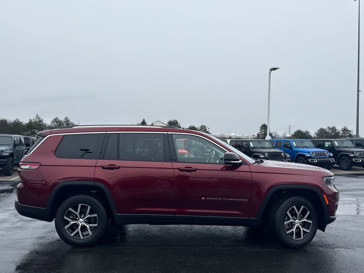 Used 2023 Jeep Grand Cherokee L Limited image 2