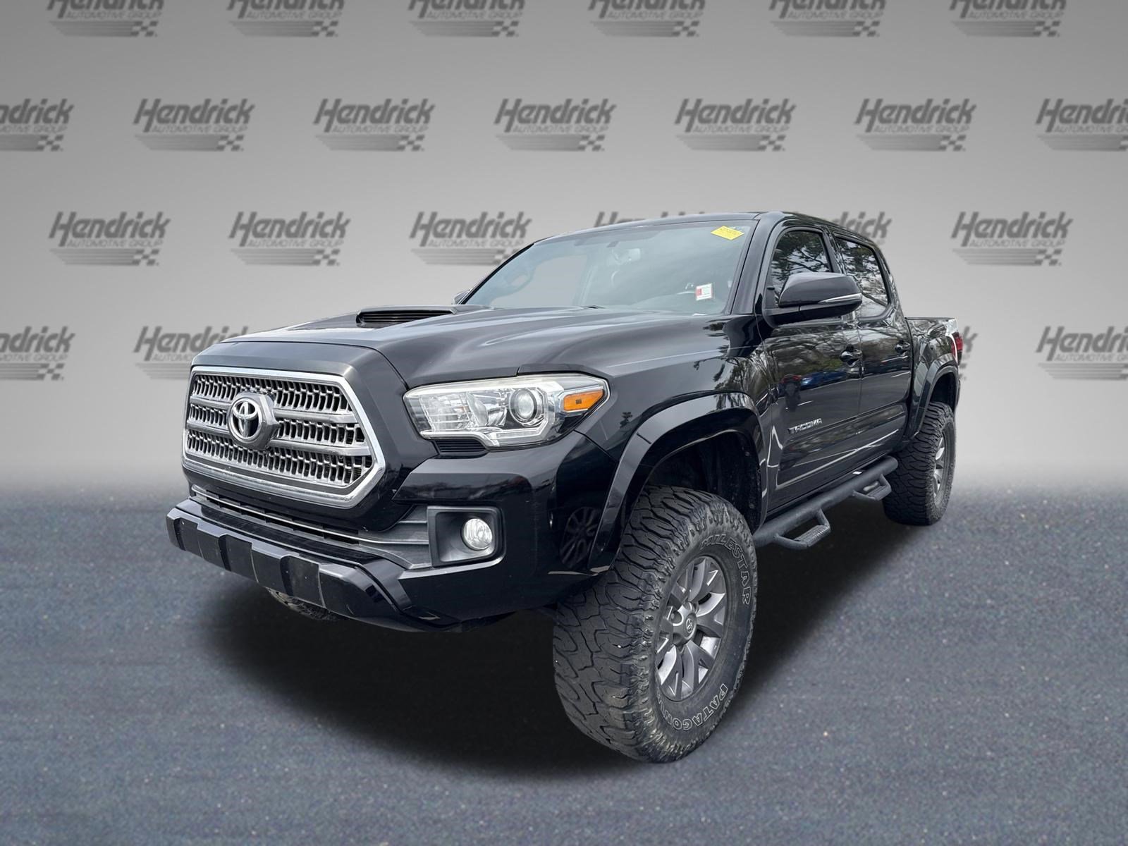 Used 2016 Toyota Tacoma TRD Sport w/ Towing Package image 5
