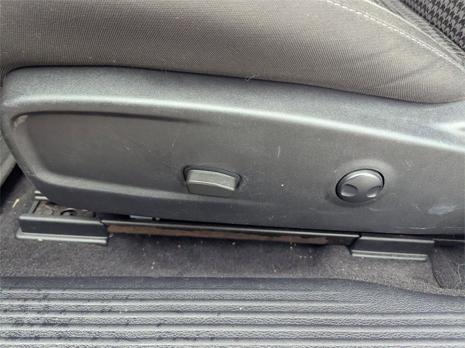 Used 2022 Dodge Challenger R/T w/ Shaker Package image 17