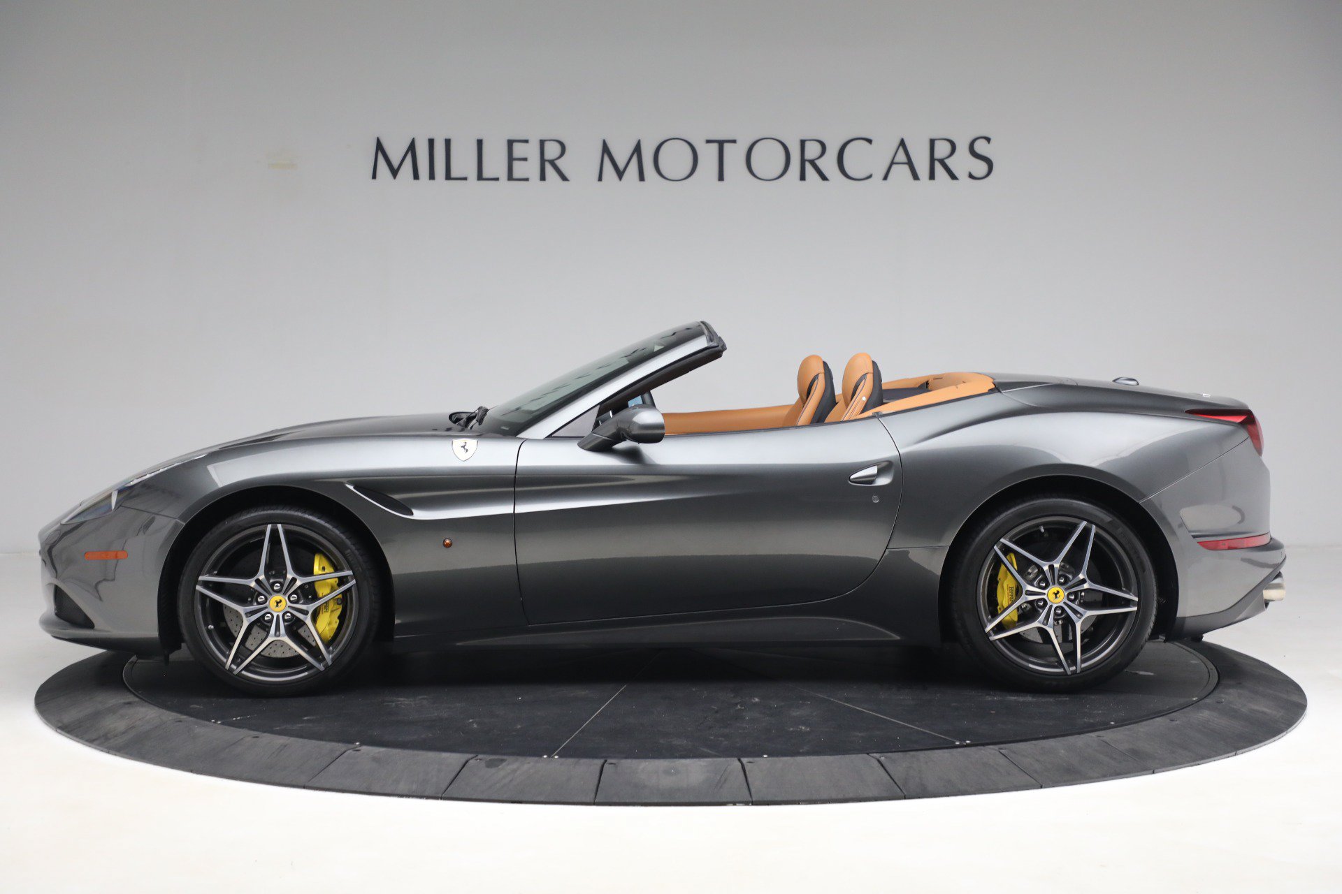 Certified 2017 Ferrari California T RWD image 3