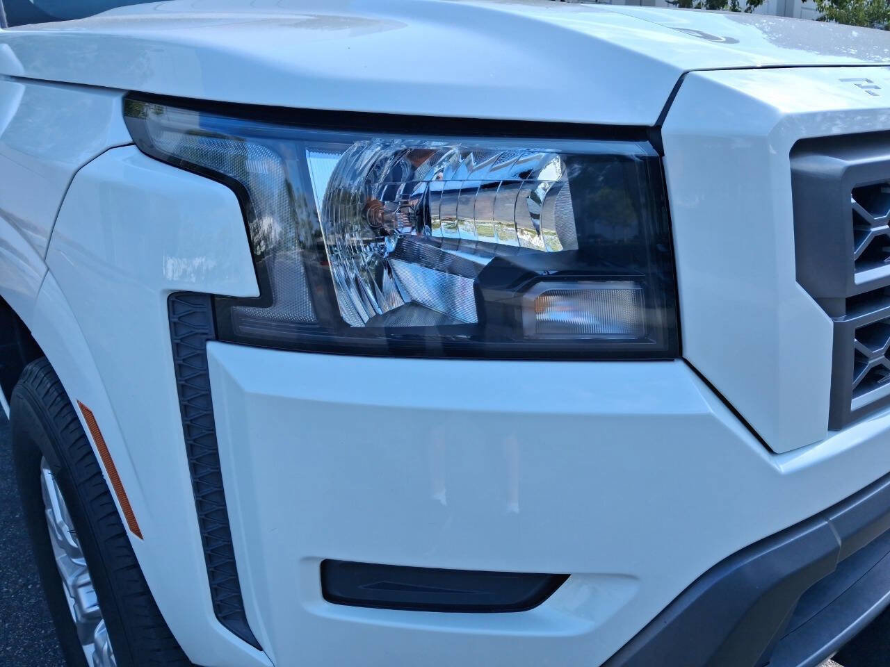 Used 2022 Nissan Frontier SV image 9