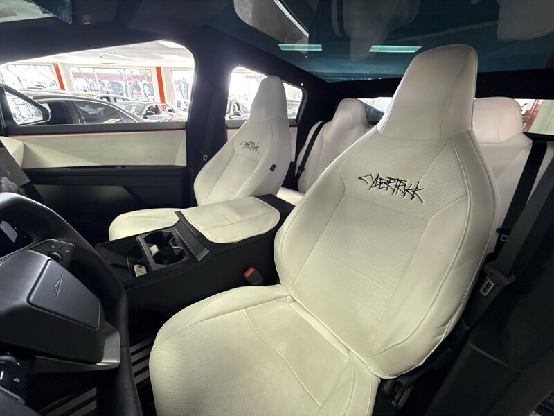 Used 2024 Tesla Cybertruck AWD Crew Cab image 17