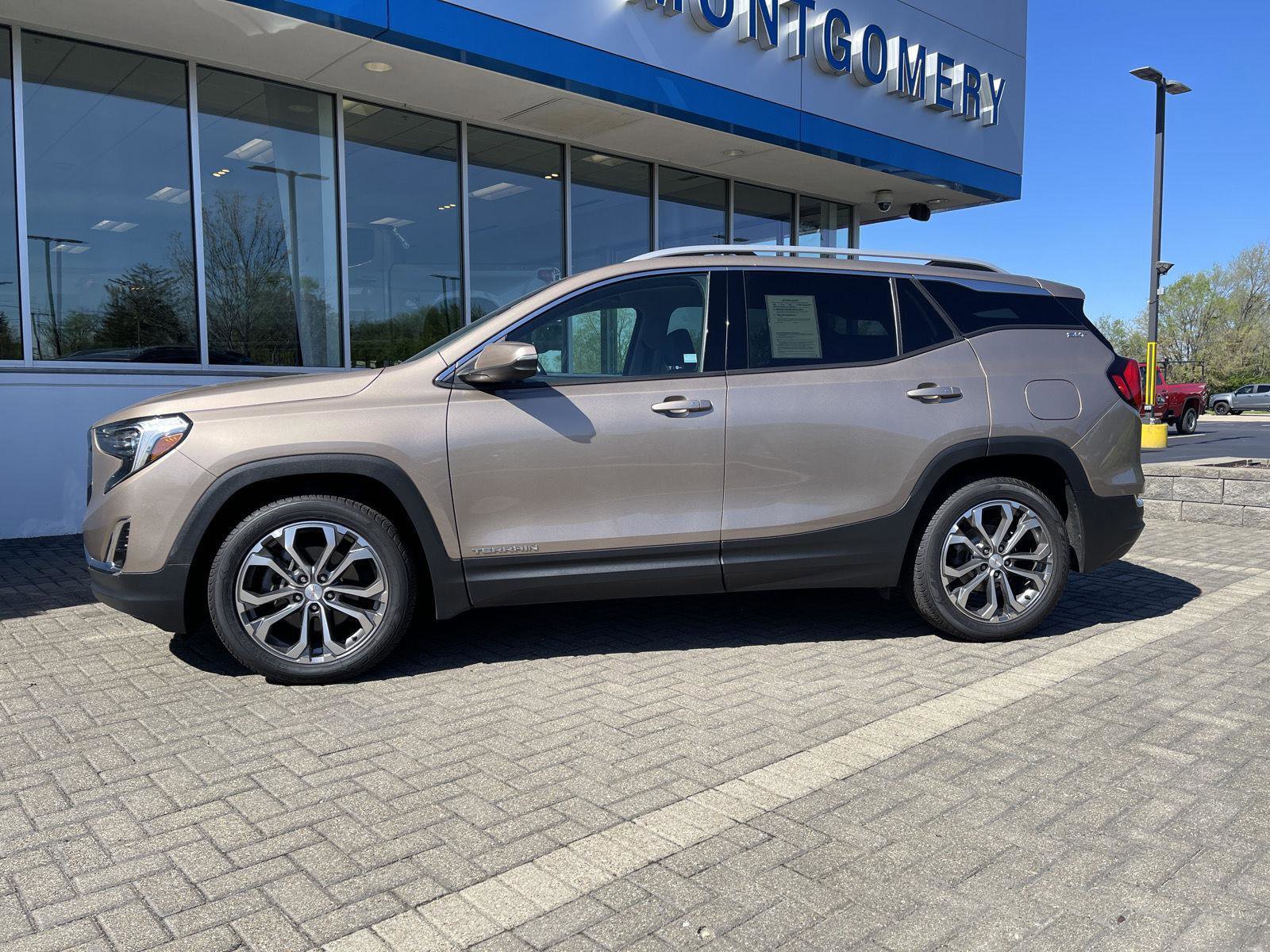 Used 2018 GMC Terrain SLT w/ Preferred Package FWD image 2