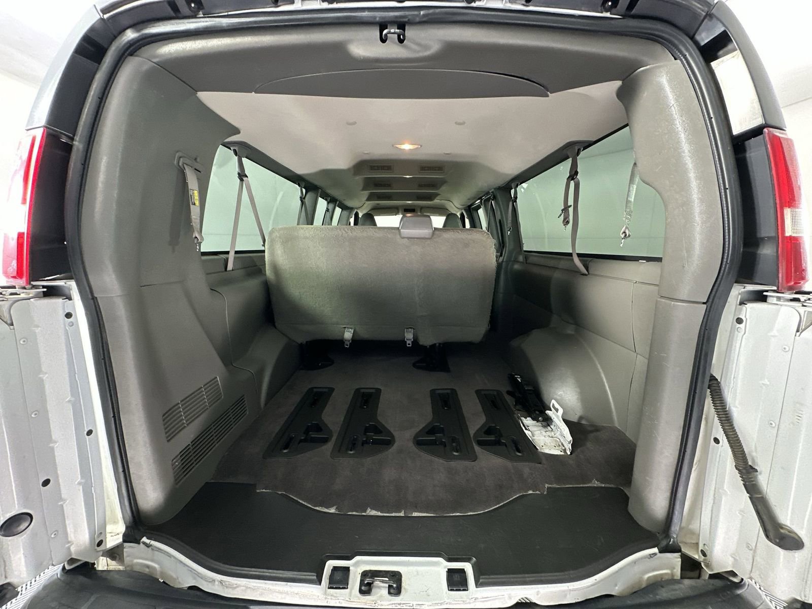 Used 2019 Chevrolet Express 3500 LT w/ LT Preferred Equipment Group RWD image 24