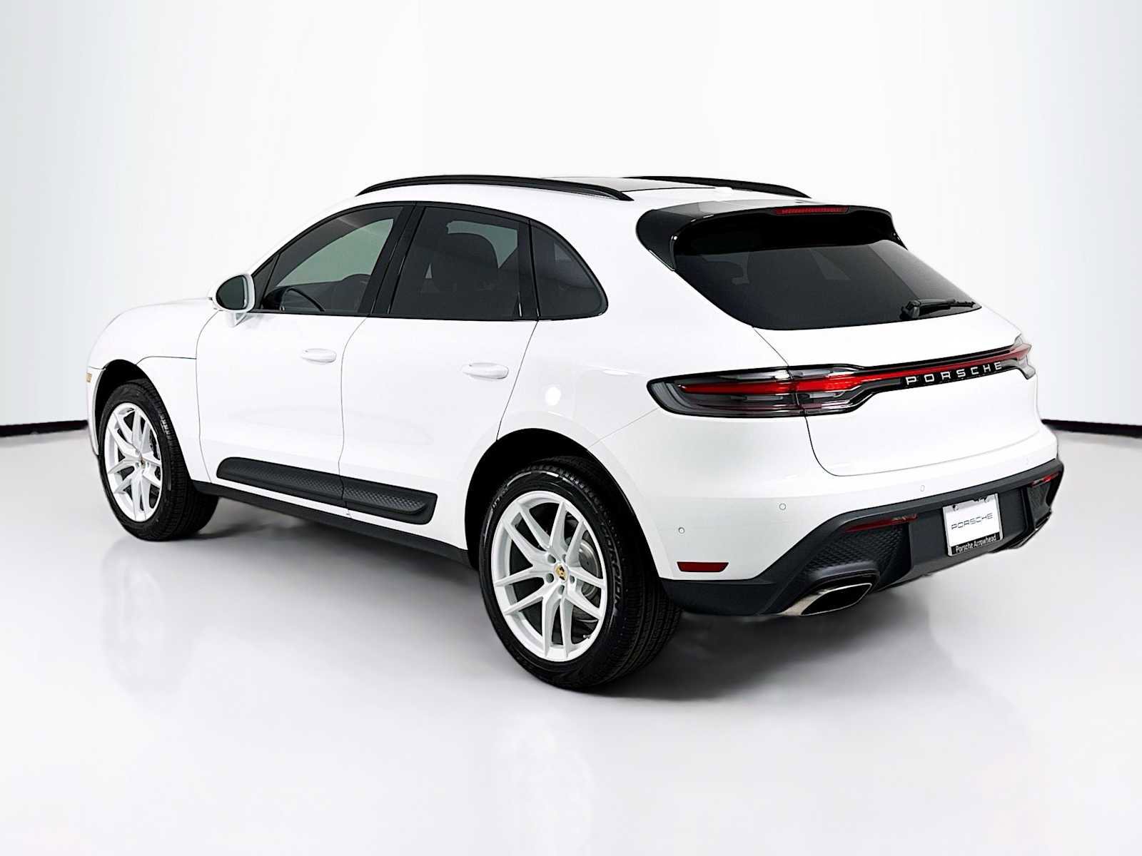New 2026 Porsche Macan image 3