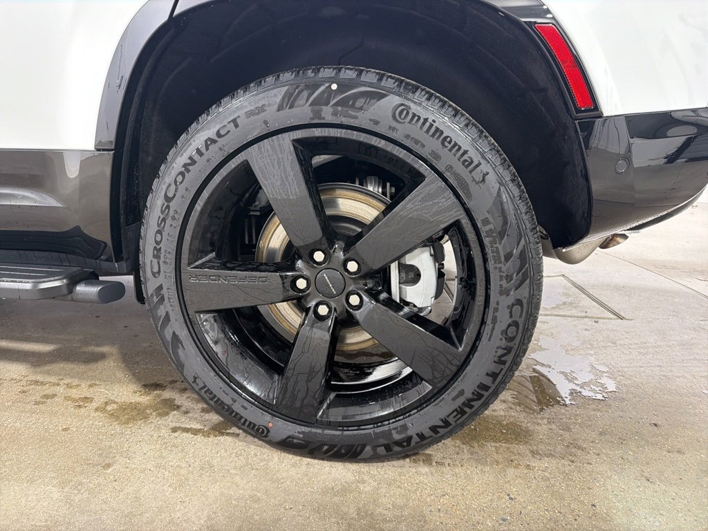 New 2026 Land Rover Defender 110 X-Dynamic SE image 30