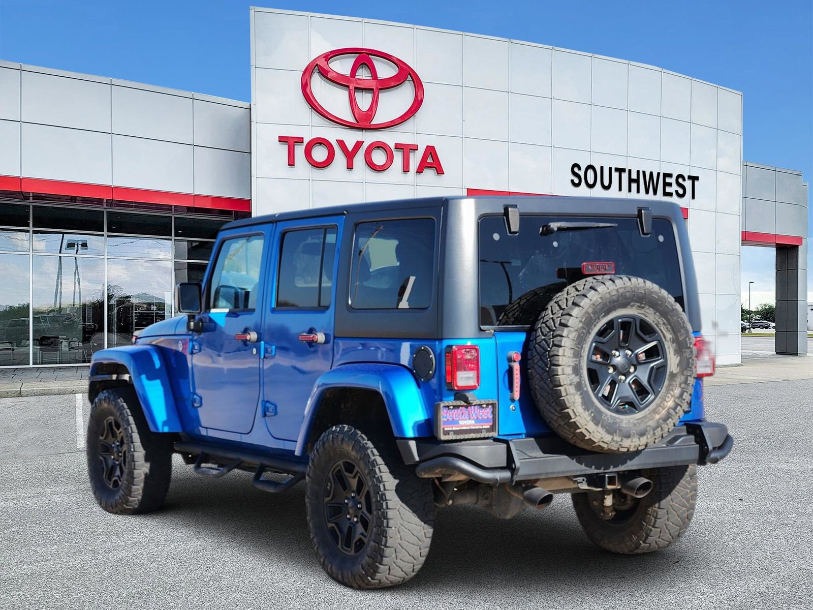 Used 2016 Jeep Wrangler Unlimited Sahara image 4
