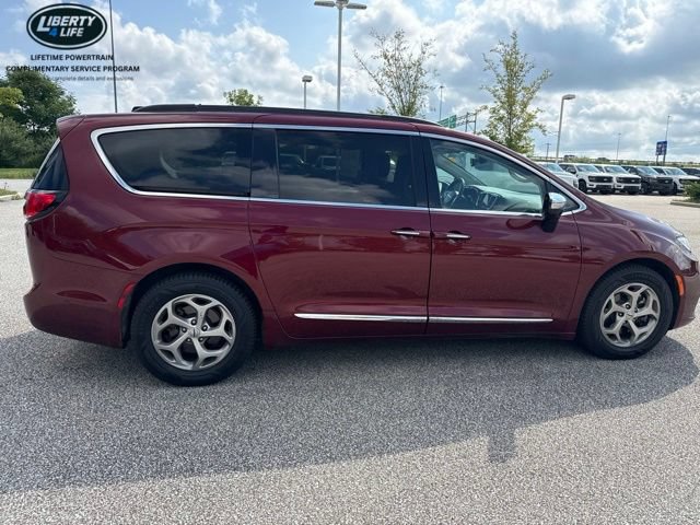 Used 2023 Chrysler Pacifica Limited w/ Uconnect Theater Family Group FWD image 8