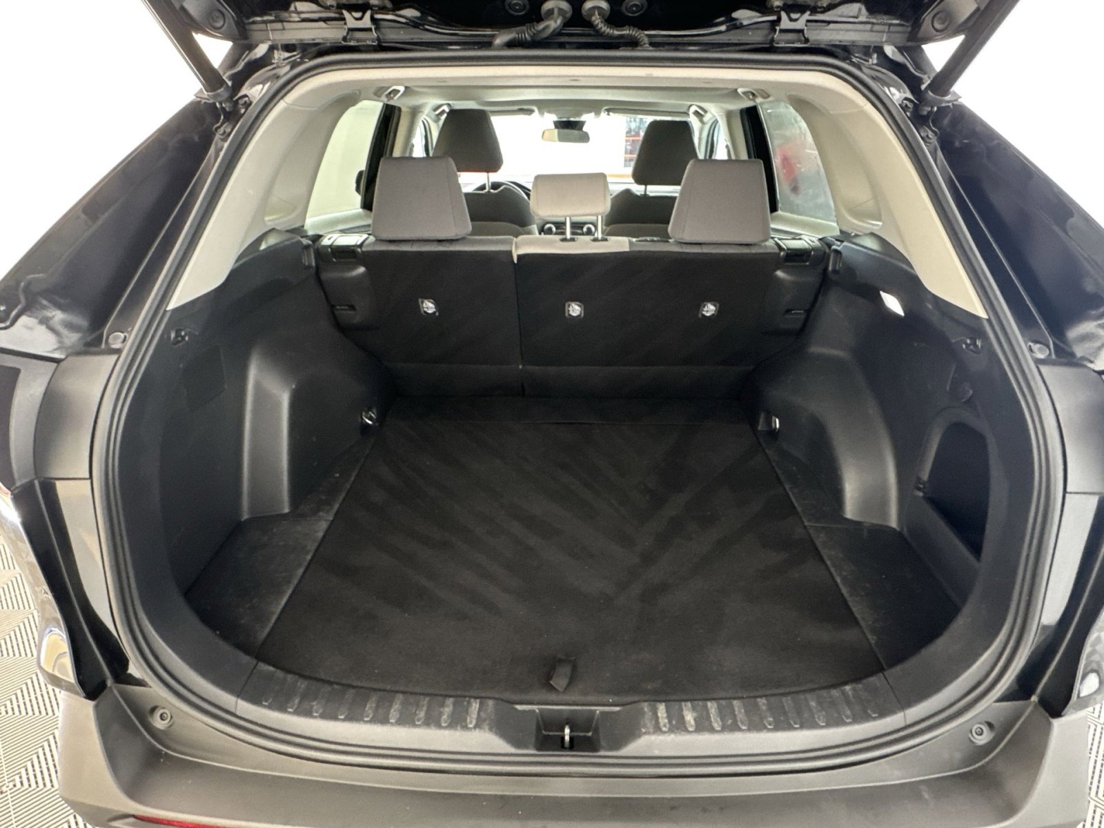 Used 2022 Toyota RAV4 XLE image 24