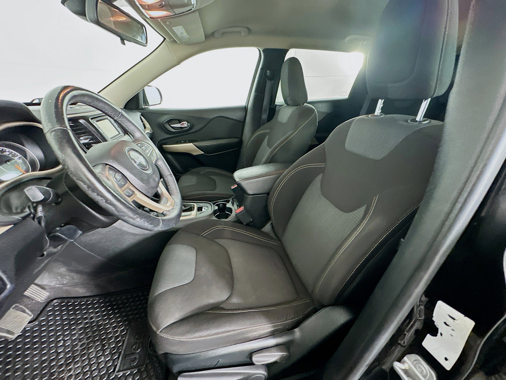 Used 2017 Jeep Cherokee Latitude w/ Cold Weather Group image 13