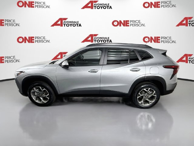 Used 2025 Chevrolet Trax LT w/ LT Convenience Package FWD image 4