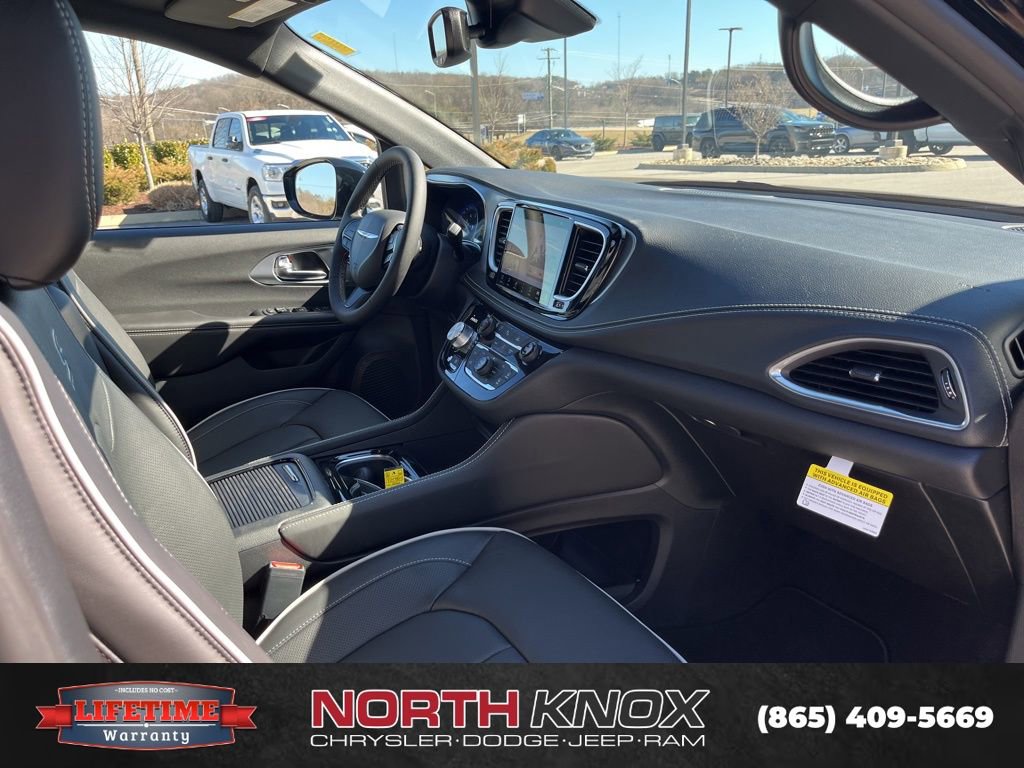 New 2026 Chrysler Pacifica Limited image 30