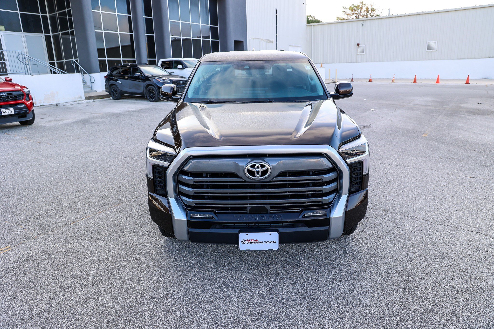 Used 2024 Toyota Tundra Limited w/ Power Package AWD/4WD image 4