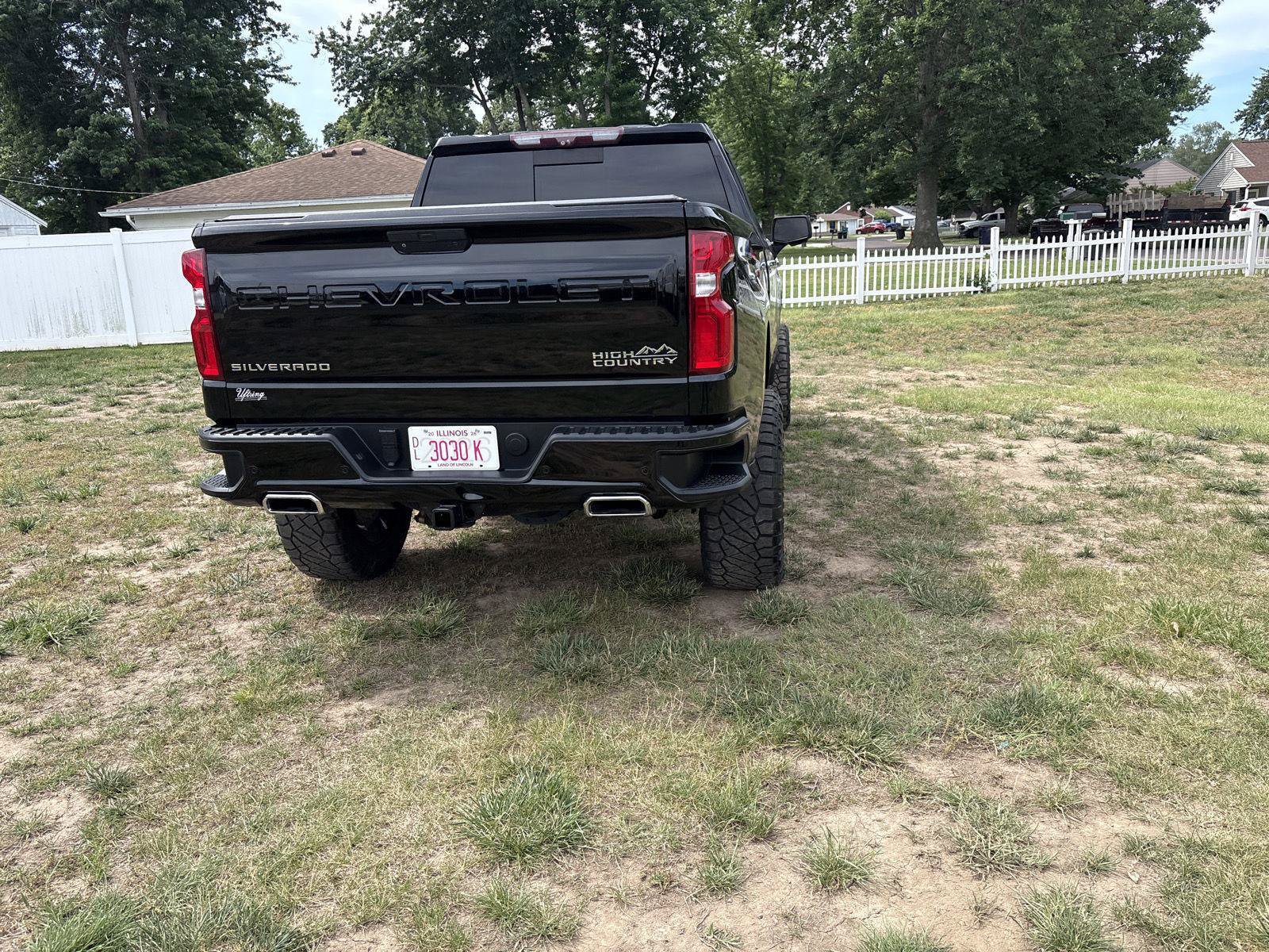 Used 2020 Chevrolet Silverado 1500 High Country w/ Technology Package AWD/4WD image 6