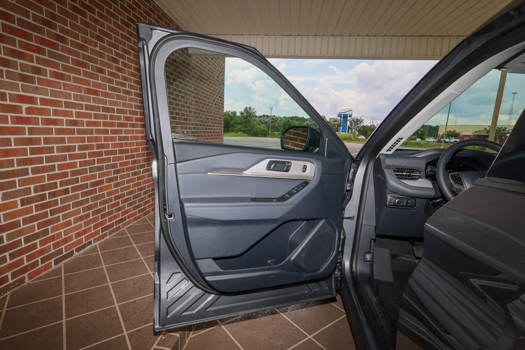 New 2026 Ford Explorer Active AWD/4WD image 9