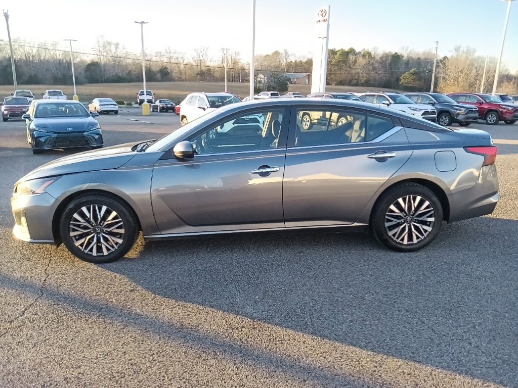 Used 2023 Nissan Altima 2.5 SV image 6