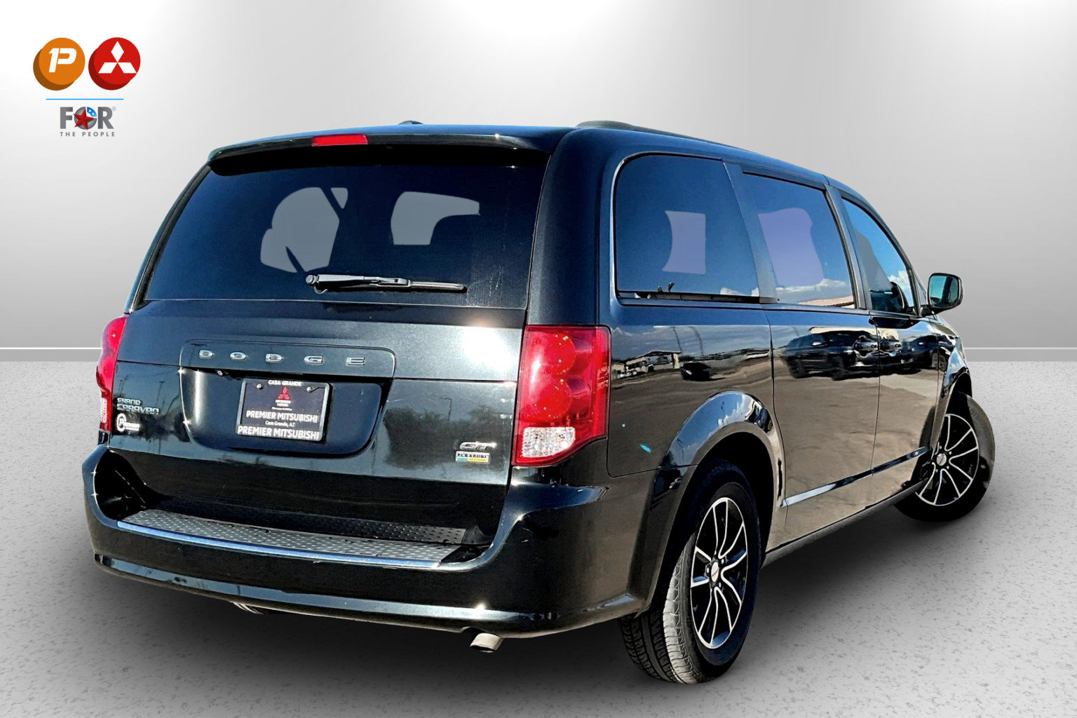 Used 2019 Dodge Grand Caravan GT image 2