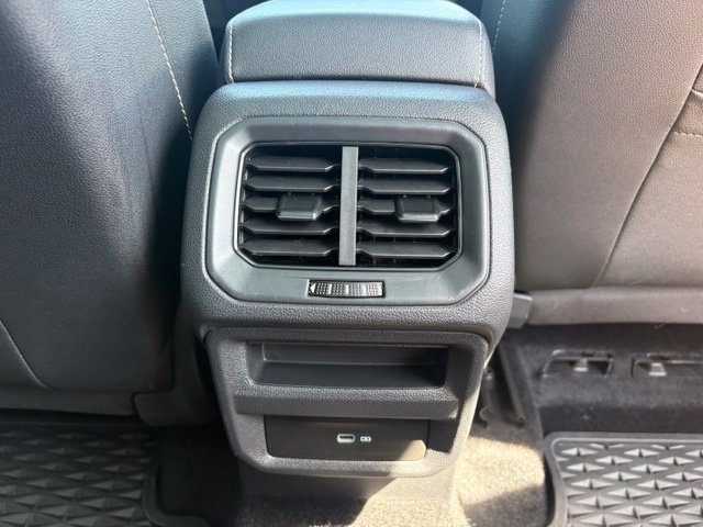 Used 2023 Volkswagen Taos SE w/ Panoramic Sunroof Package FWD image 18