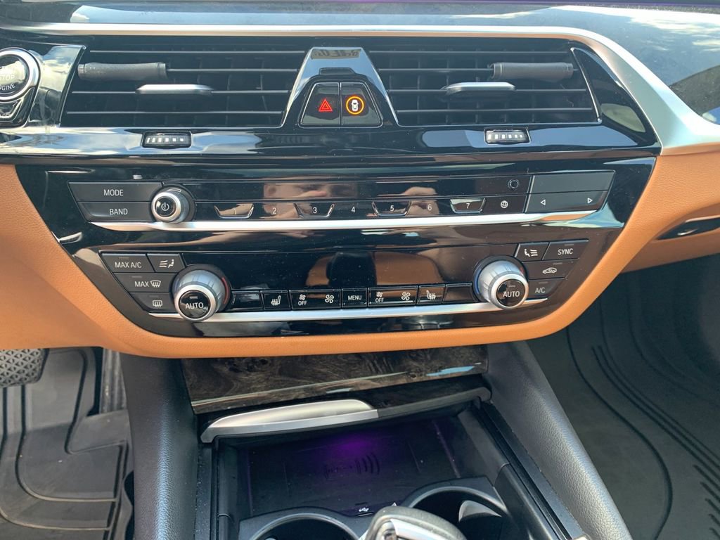 Used 2021 BMW 530i xDrive w/ Premium Package image 24