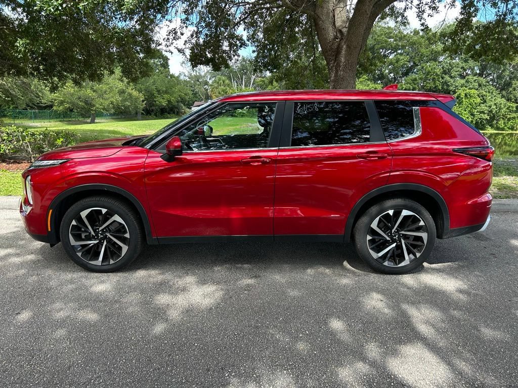 Used 2024 Mitsubishi Outlander SE FWD image 3