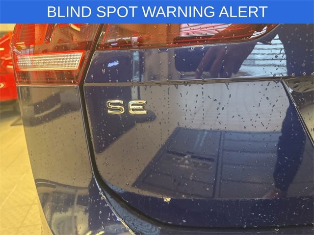 Used 2022 Volkswagen Tiguan SE image 11