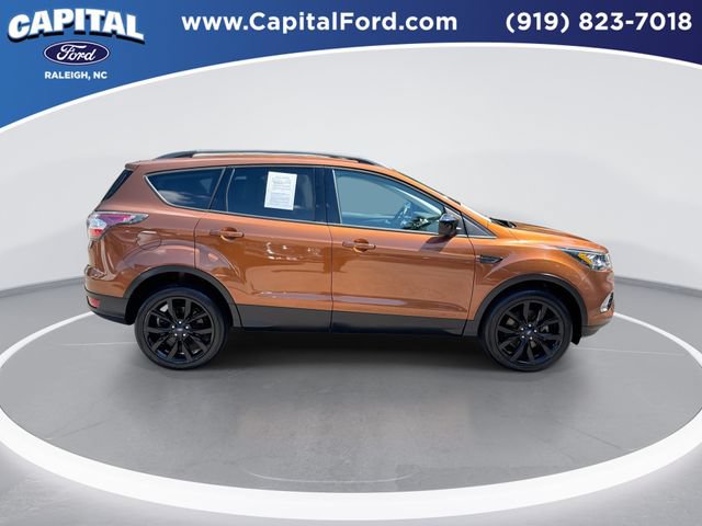 Used 2017 Ford Escape SE w/ SE Sport Appearance Package AWD/4WD image 9
