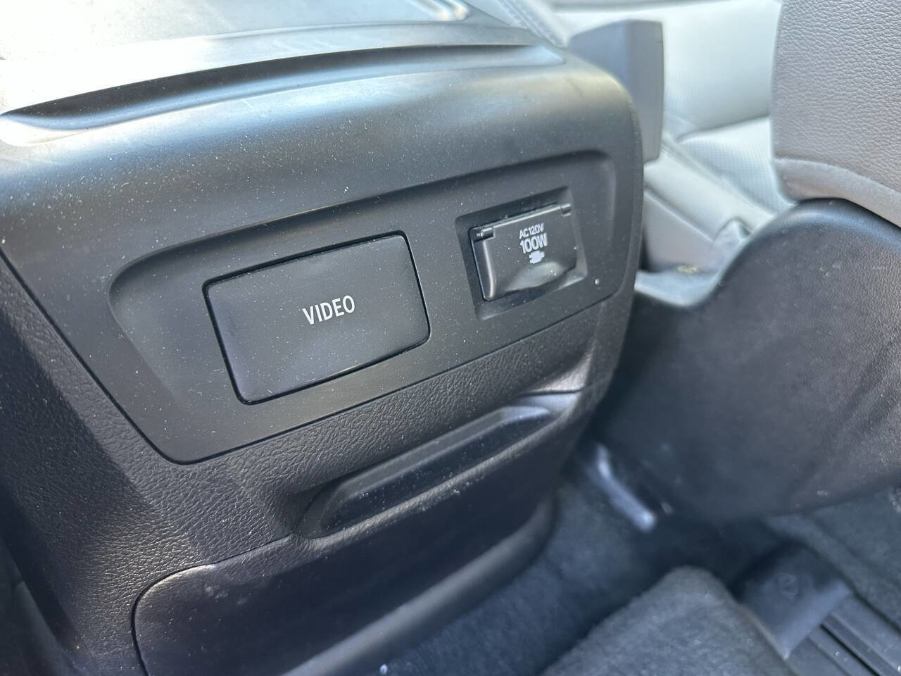 Used 2017 Toyota Sienna Limited Premium AWD/4WD image 9