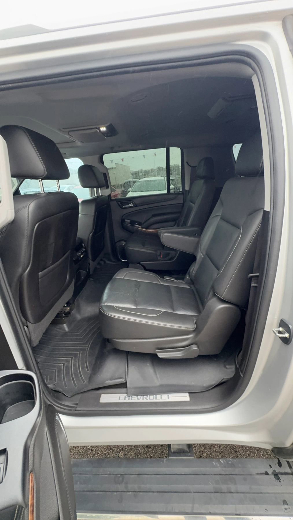 Used 2016 Chevrolet Suburban LTZ RWD image 23