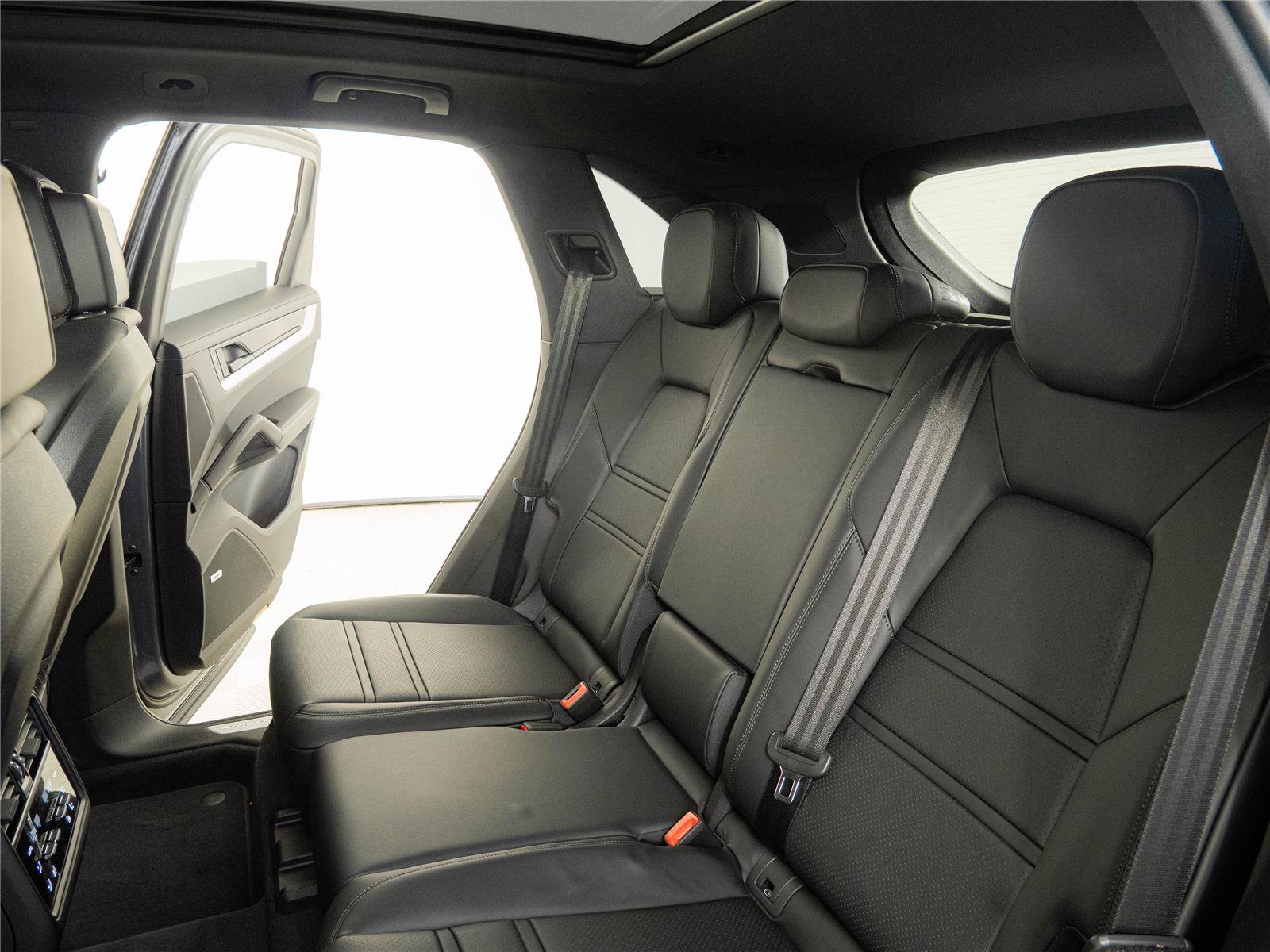 Certified 2026 Porsche Cayenne AWD/4WD image 22