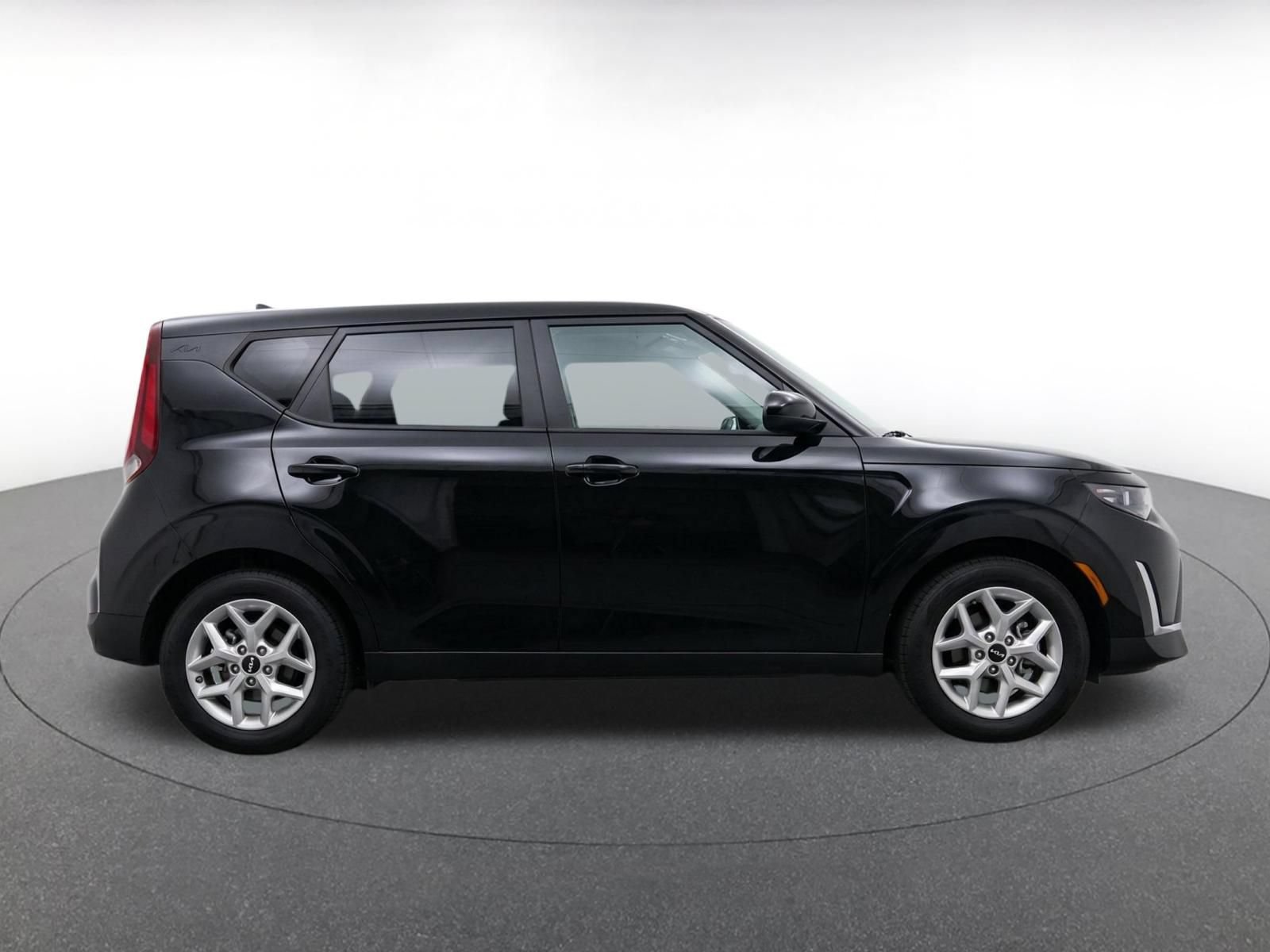 Used 2025 Kia Soul LX w/ LX Technology Package FWD image 12
