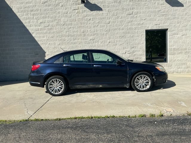 Used 2011 Chrysler 200 Limited FWD image 7