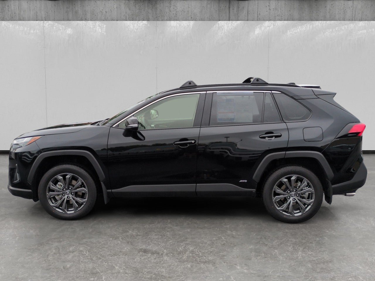 Used 2025 Toyota RAV4 XLE Premium w/ Weather Package AWD/4WD image 4